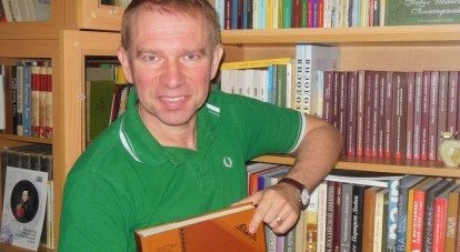 Дмитрий Лосев и его книги.