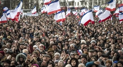 Воскресный митинг в поддержку всекрымского референдума собрал в Симферополе более 10 тысяч человек.
