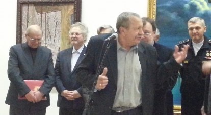 Председатель Севастопольского отделения СХ России Иван Грищенко на открытии выставки в Москве.