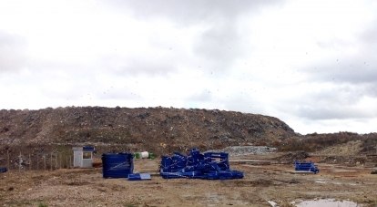Это лишь две трети мусорной горы в Каменке.