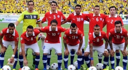 А кому наш читатель отдаёт преимущество: сборной Чили (на снимке) или сборной Мексики?