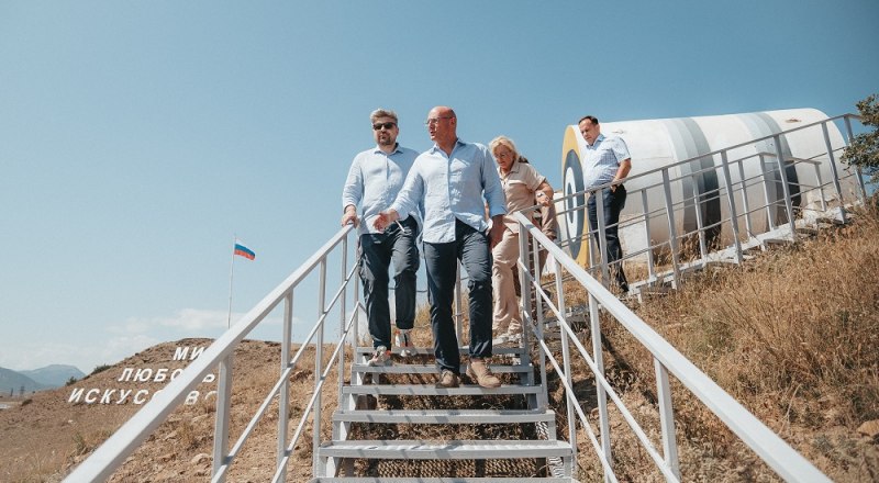 Дмитрий Чернышенко высоко оценил стремление Крыма к развитию по многим направлениям. Фото пресс-службы арт-кластера «Таврида».