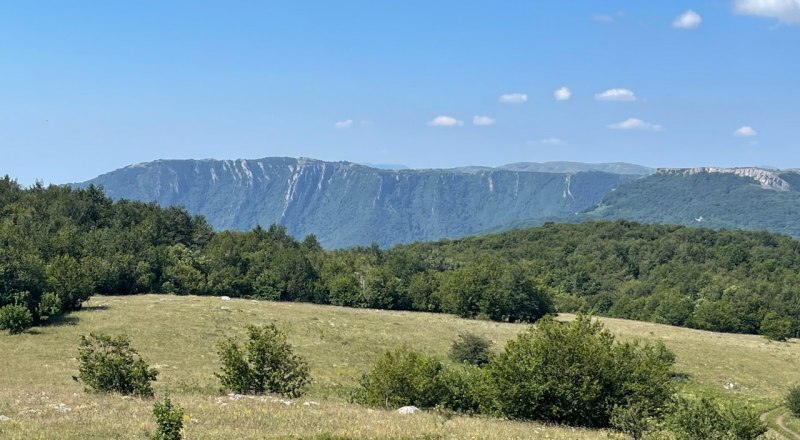 Плато поражает своими просторами.