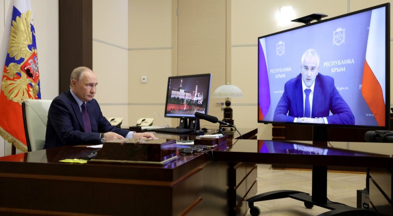 «Сергей Валерьевич, в целом у вас всё получается». Фото с сайта Кремля.