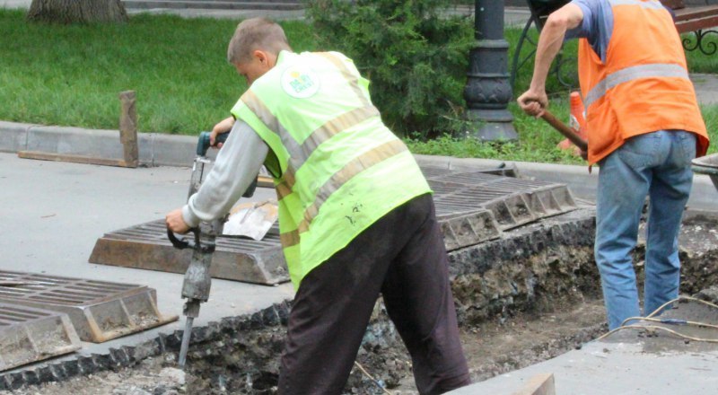 В Симферополе идёт ремонт ливнёвой канализации. На очереди - строительство коллектора для нечистот.