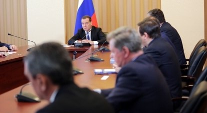 Дмитрий Медведев на совещании с вице-премьерами.