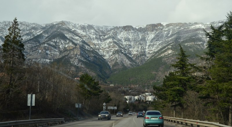 Погода в Крыму вполне типична для зимы. У нас просто стало холодно. Фото Александра Кадникова.