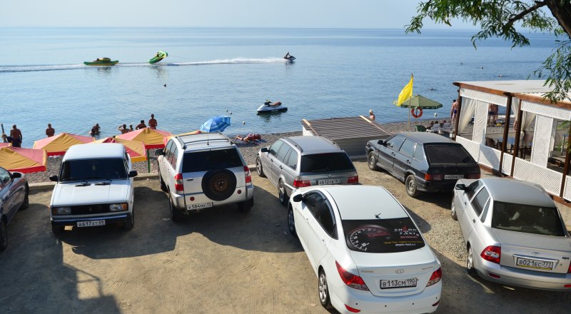 Летом туристы массово едут в Крым на своих автомобилях.