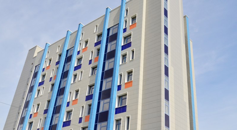 Строительство завершено, только вот двери пока для студентов не открыты.