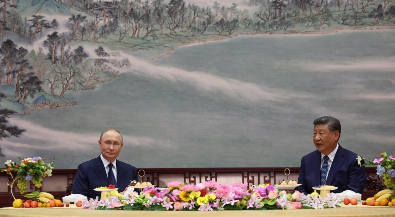 Беседа с председателем КНР Си Цзиньпином в резиденции «Чжуннаньхай». Фото с сайта Кремля.