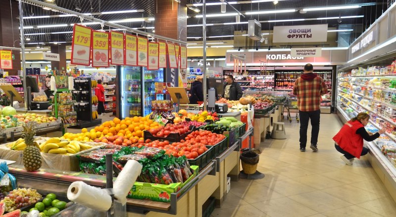 Покупки в магазинах опустошают кошельки крымчан.