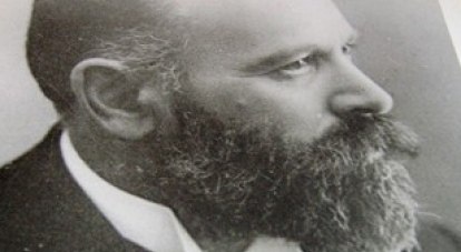 Борис Казас, врач Евпаторийской земской больницы, умер 26 июня 1922-го от сыпного тифа. Спас с 1897 года, времени приезда в город, тысячи жизней.