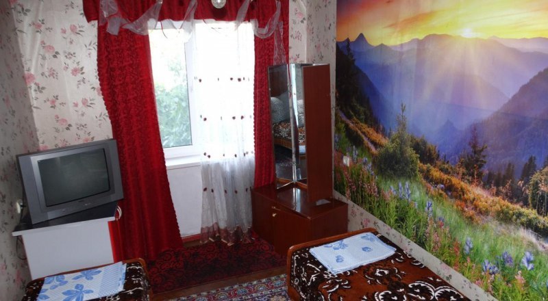 Хотите поспать на таком диване за 1500 рублей в сутки?