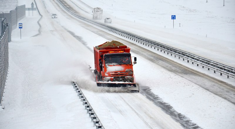 Крымчане который год мечтают о действительно чистых тротуарах и дорогах. 
