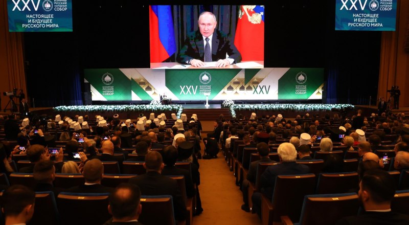 Владимир Путин выступил на пленарной сессии Всемирного русского народного собора (в формате видеоконференции). Фото с сайта Кремля.