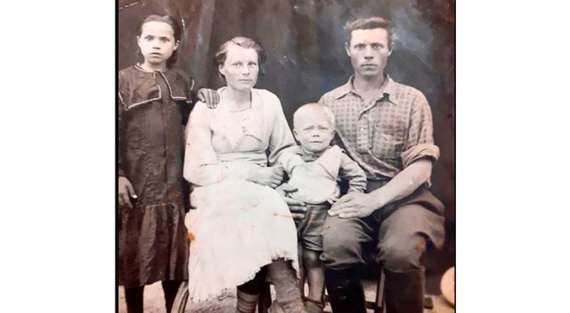 Семья Сухоребрик - Мария, маленький Яков, Фёдор и его сестрёнка.