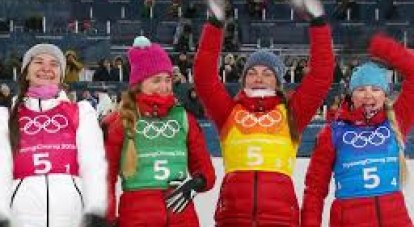 Вот они, бронзовые призёры Олимпийских игр в лыжной эстафете 4х5 км - Наталья Непряева, Юлия Белорукова, Анастасия Седова, Анна Нечаевская (на снимке - слева направо).