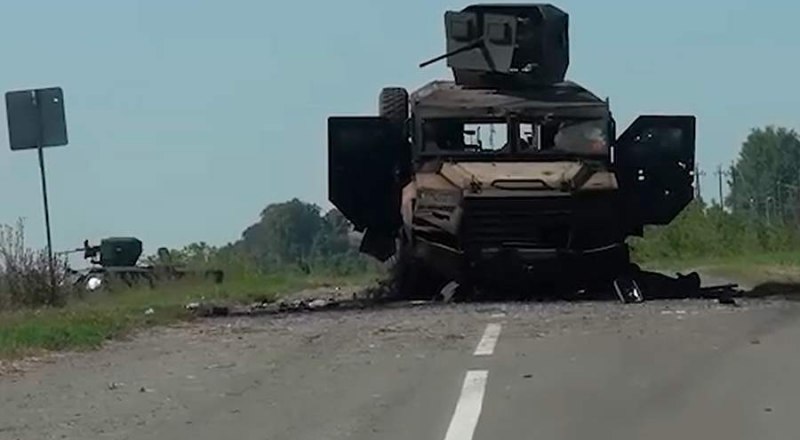 Остатки уничтоженной вражеской боевой техники западного производства в приграничных районах Курской области.