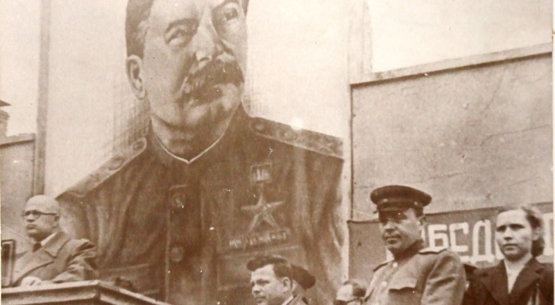 Митинг в освобождённом Симферополе. Второй справа - Фёдор Толбухин.