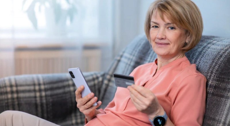Оплачивать покупки в интернете с помощью карты - быстро, удобно и безопасно.