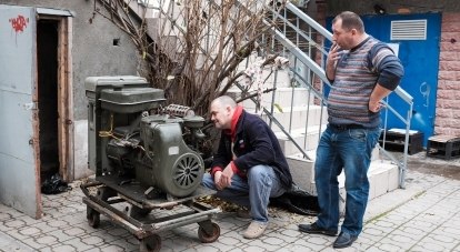 Гул дизель-генераторов стал для крымчан привычным фоном.