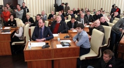 Участники форума призвали всех крымчан прийти на всекрымский референдум./Фото пресс-службы Совмина Крыма.