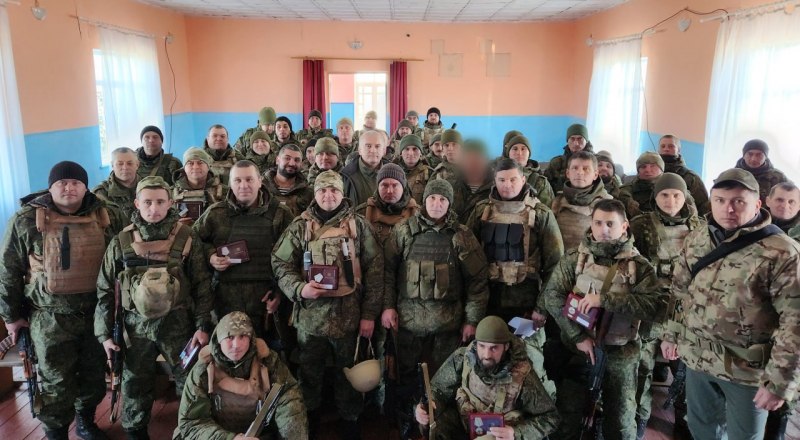 Сергей Аксёнов регулярно помогает бойцам. Он навещал их недавно. Фото из Телеграм-канала Сергея Аксёнова.