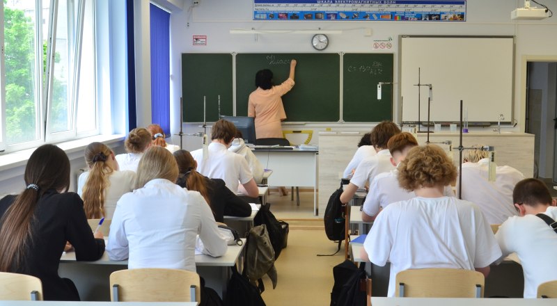 Принимаются все меры для нормализации учебного процесса в школах.
