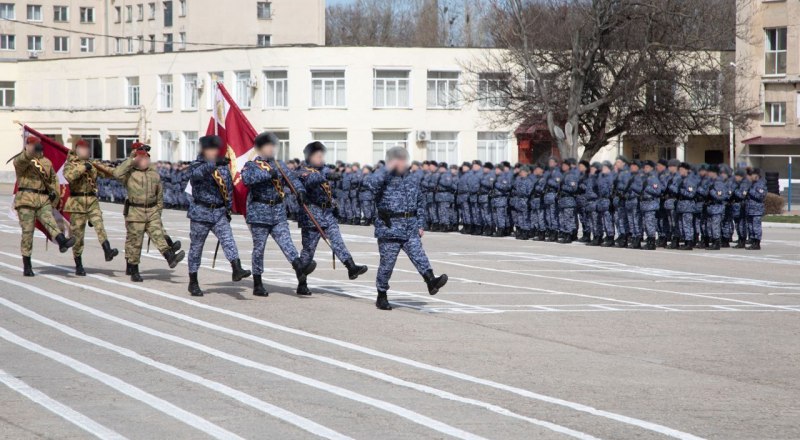 Боевые знамёна получили симферопольский специальный моторизованный полк и отдельный отряд спецназа Росгвардии.