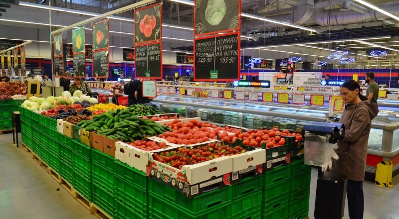 Стоимость овощей и фруктов изменяется в соответствии с сезоном. Фото Анны КАДНИКОВОЙ.