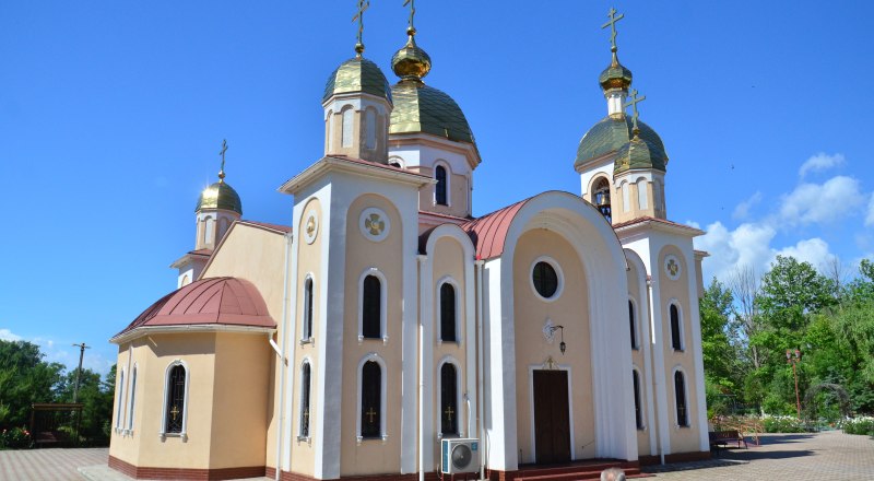 Храмы в Крыму - особые места, где каждый может обрести умиротворение.