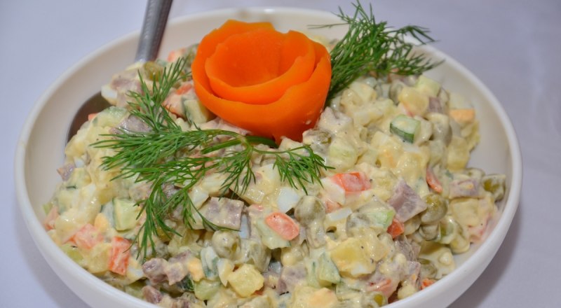 С каждым годом салат дорожает.