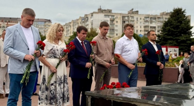 Участники патриотической акции в Евпатории.