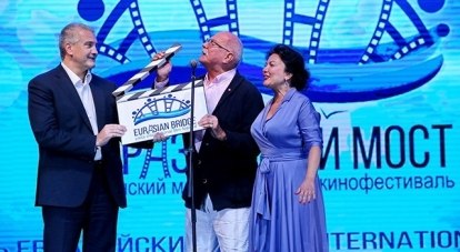 Сергей Аксёнов, Никита Михалков и Арина Новосельская открывают «Евразийский мост»