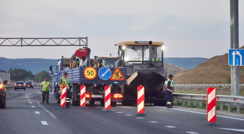 В Крыму активно ведётся ремонт дорожно-транспортной сети.