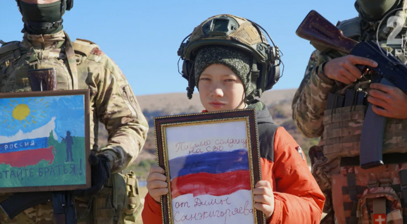 Талантливый мальчик создаёт красоту.