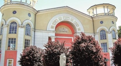 Власти Симферополя намерены отреставрировать Дом кино.