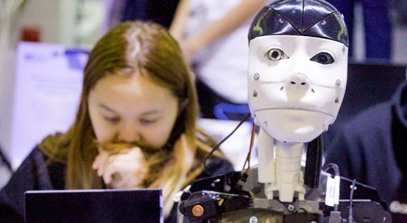 ИИ можно использовать практически в любом технологически сложном производстве. Фото Александра КОРОЛЬКОВА / РГ.