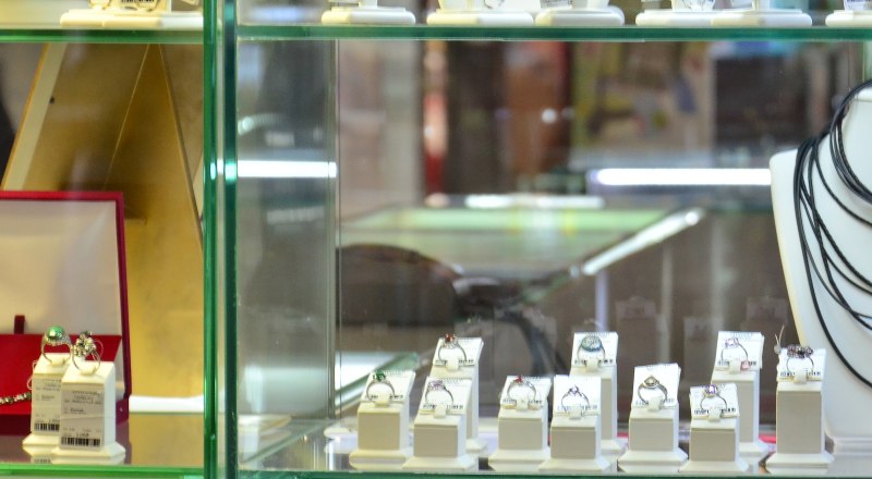 Серебряные украшения всегда были в цене. А сейчас - тем более.