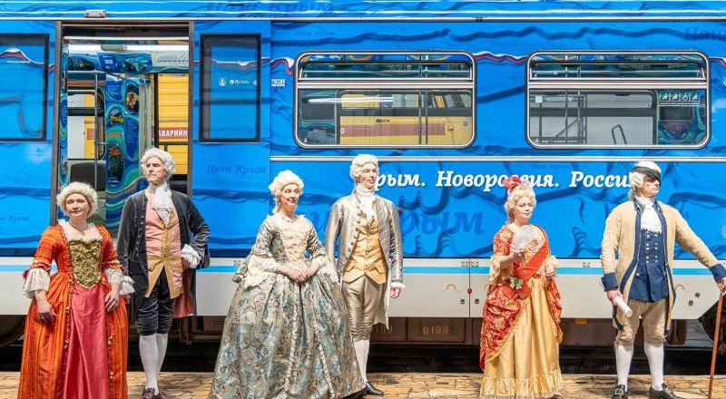 Теперь москвичи могут узнать об истории Крыма по пути на работу. Фото пресс-службы Фонда гуманитарных проектов.