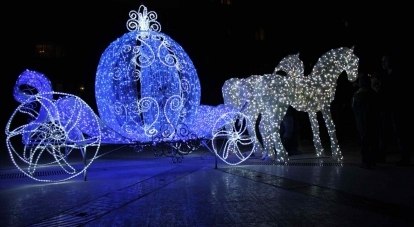В центре установят не только ёлку, но и светящиеся фигуры: фонтан и карету с лошадьми.