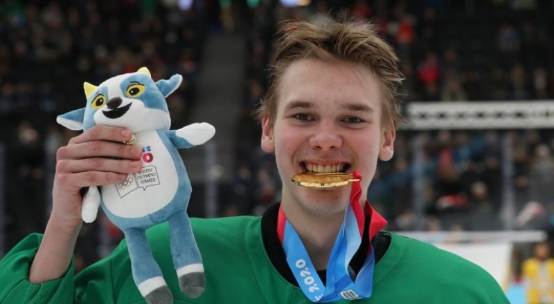 Первый в истории России олимпийский чемпион по хоккею 3х3 игрок челябинского «Трактора» Артём Проничкин.