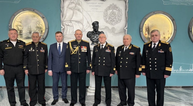 Почётные гости - адмиралы и генералы, в центре Александр Гринкевич.