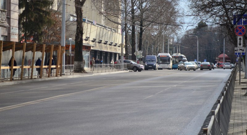 На улице Александра Невского скоро продолжится ремонт. Можно запасаться велосипедами и самокатами.