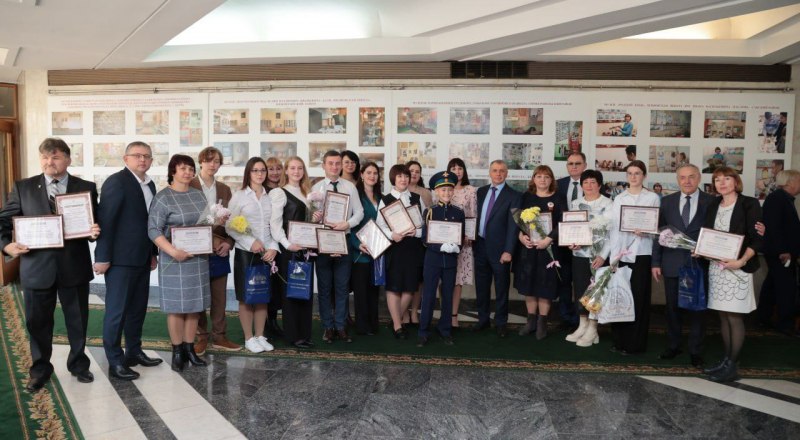 Победители конкурса школьных музеев в Госсовете рес­публики.