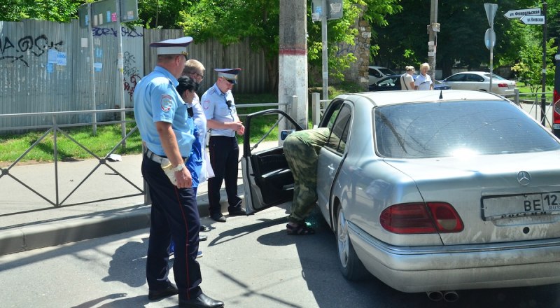 Аварии особенно часто случаются в жару, когда водителям сложнее сосредоточиться.