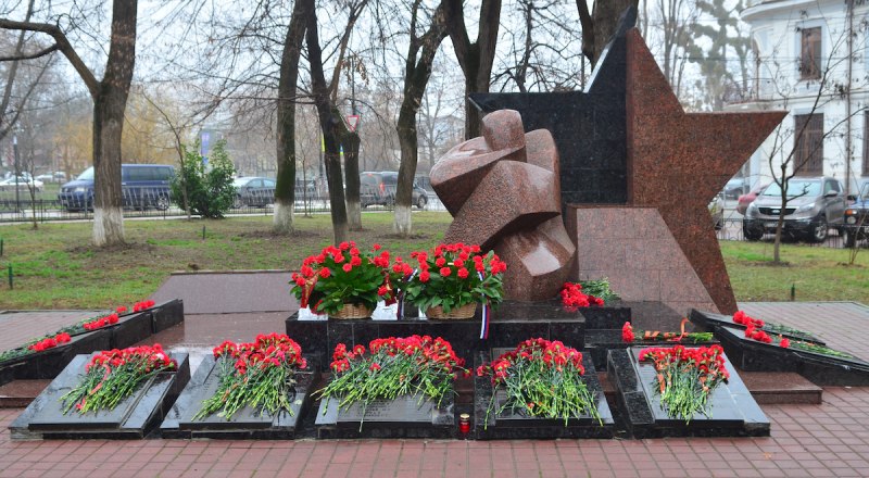 Мемориал погибшим воинам-интернационалистам в Симферополе, 217 фамилий…