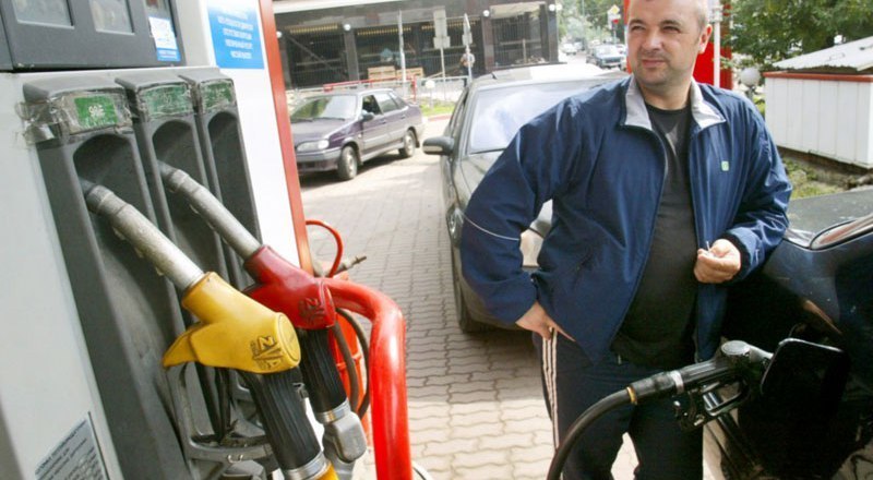 В мае, по данным Росстата, бензин подорожал на 5,7%.