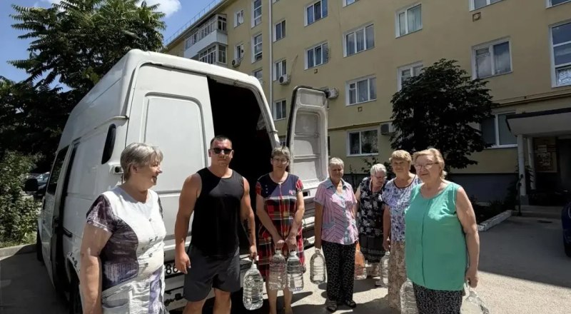 Даже небольшая помощь - это шанс для кого-то банально нормально поесть и помыться. 