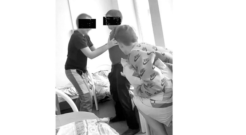 Так дети издевались над Антоном в больнице.